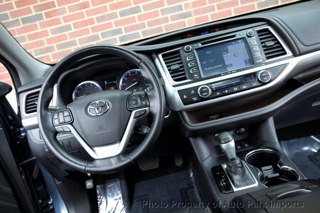 2017 Toyota Highlander Limited photo 30