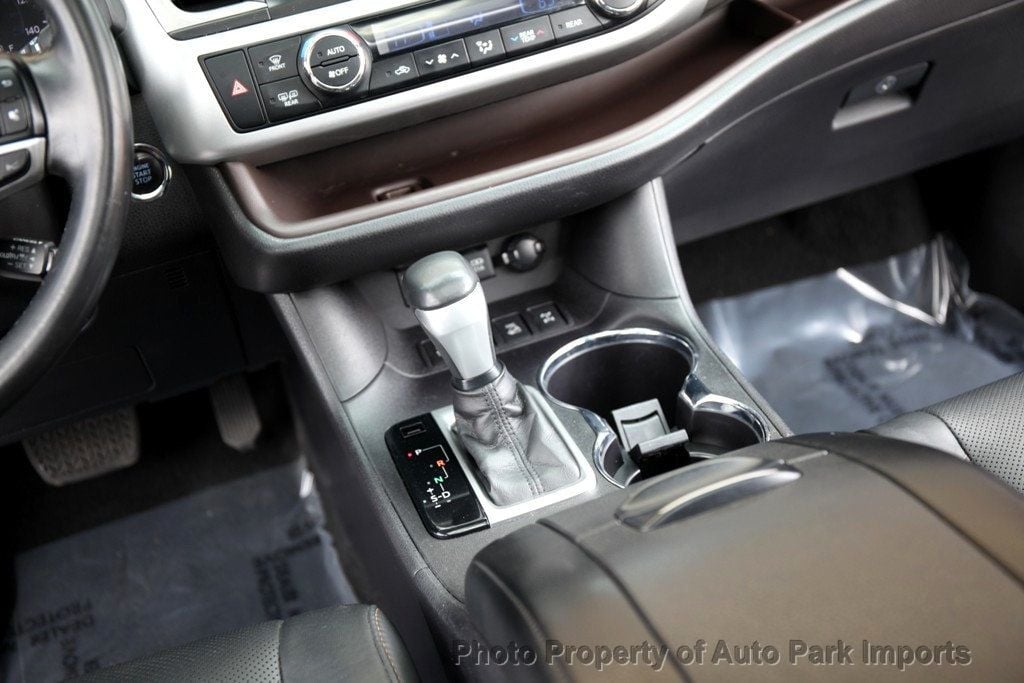 2017 Toyota Highlander Limited photo 34