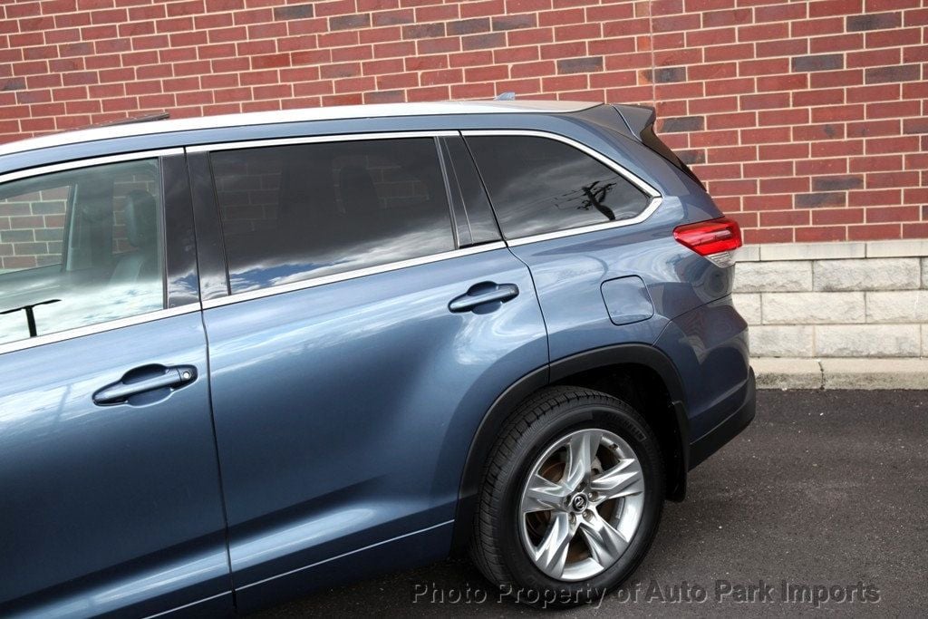 2017 Toyota Highlander Limited photo 6