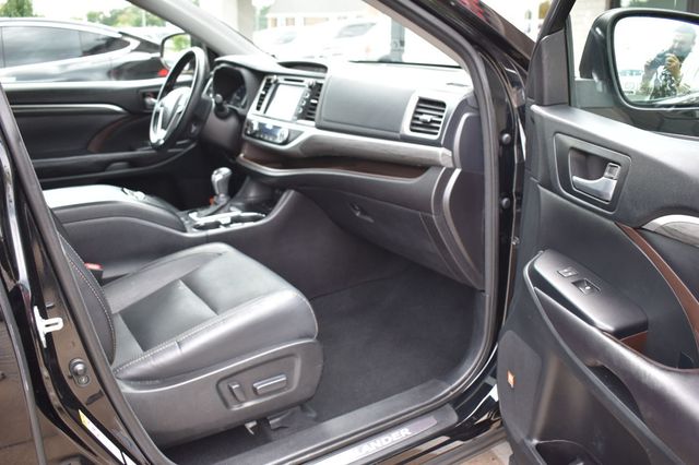 2017 Toyota Highlander Limited V6 AWD - 22919809 - 18