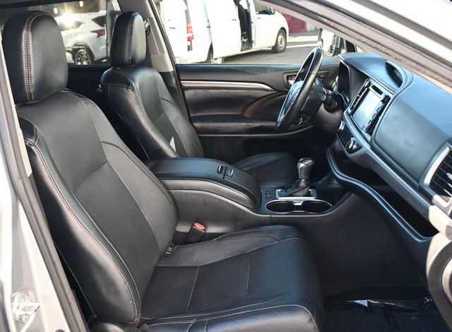 2017 Toyota Highlander Limited V6 FWD - 22971860 - 15