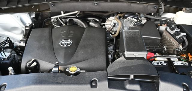 2017 Toyota Highlander Limited V6 FWD - 22971860 - 19