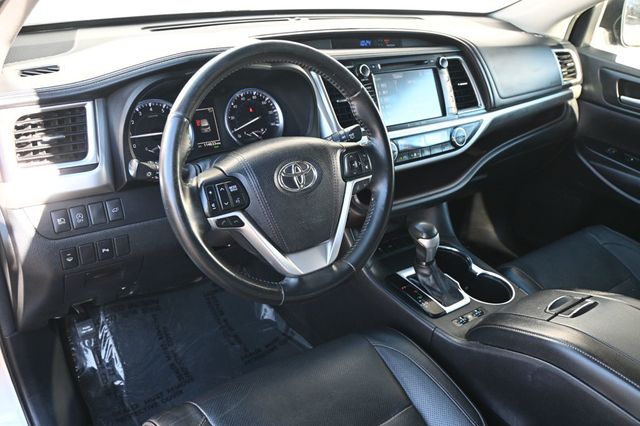 2017 Toyota Highlander Limited V6 FWD - 22971860 - 6
