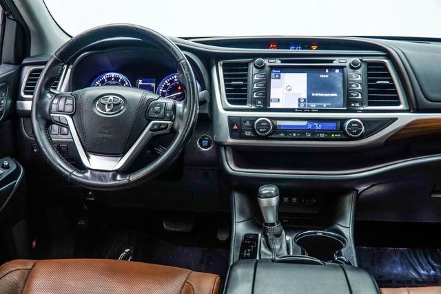 2017 Toyota Highlander Limited V6 FWD - 23062161 - 16