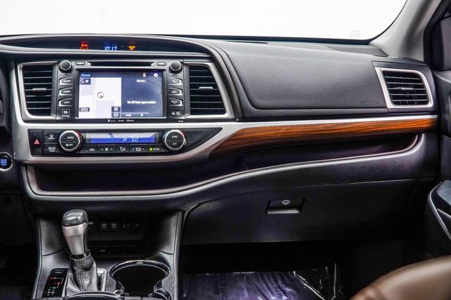 2017 Toyota Highlander Limited V6 FWD - 23062161 - 17