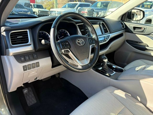 2017 Toyota Highlander LocalTrade/LE/V6/AWD/DynamicRadarCruiseControl/BackupCamera - 22951303 - 11