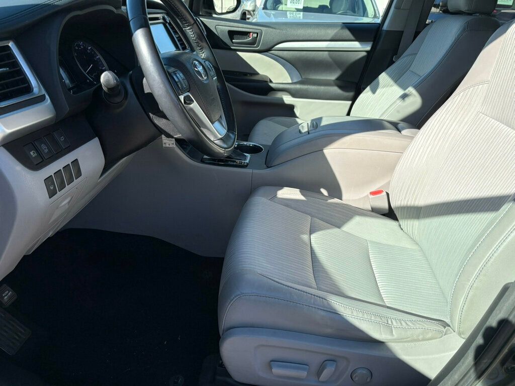 2017 Toyota Highlander LocalTrade/LE/V6/AWD/DynamicRadarCruiseControl/BackupCamera - 22951303 - 12