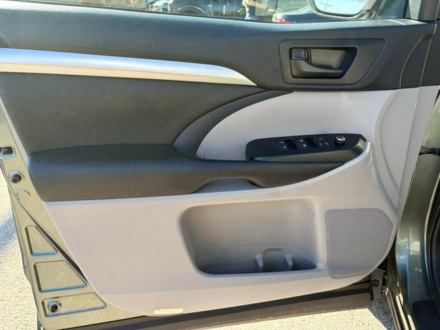 2017 Toyota Highlander LocalTrade/LE/V6/AWD/DynamicRadarCruiseControl/BackupCamera - 22951303 - 14