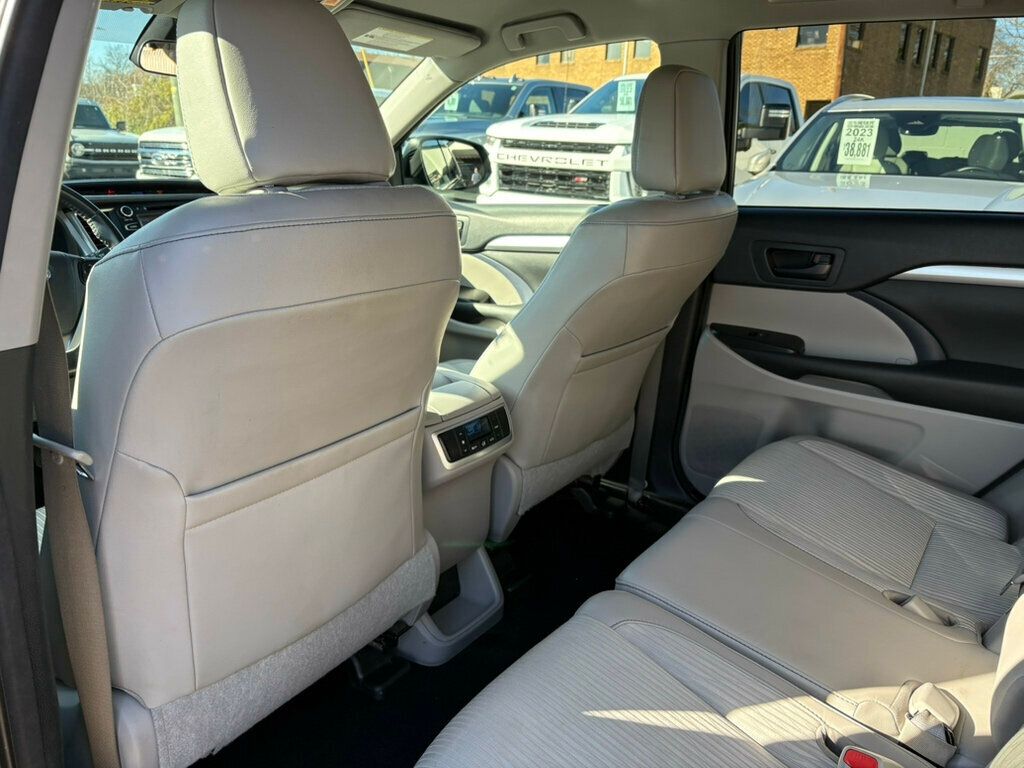 2017 Toyota Highlander LocalTrade/LE/V6/AWD/DynamicRadarCruiseControl/BackupCamera - 22951303 - 16