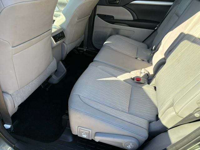 2017 Toyota Highlander LocalTrade/LE/V6/AWD/DynamicRadarCruiseControl/BackupCamera - 22951303 - 17