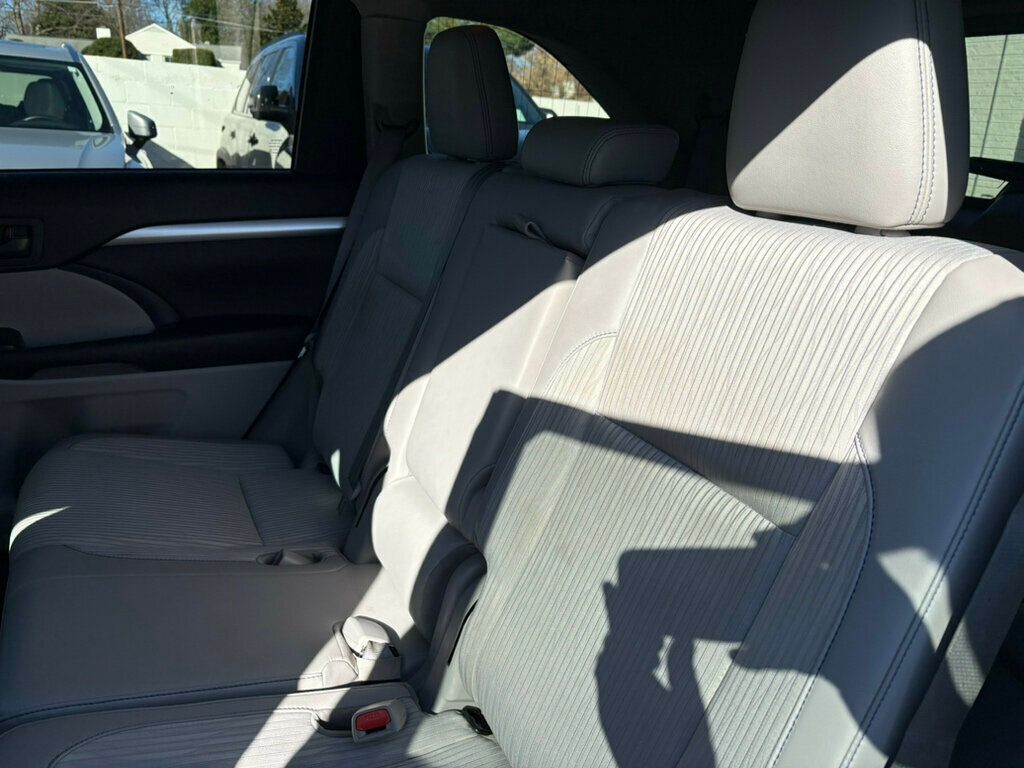 2017 Toyota Highlander LocalTrade/LE/V6/AWD/DynamicRadarCruiseControl/BackupCamera - 22951303 - 18