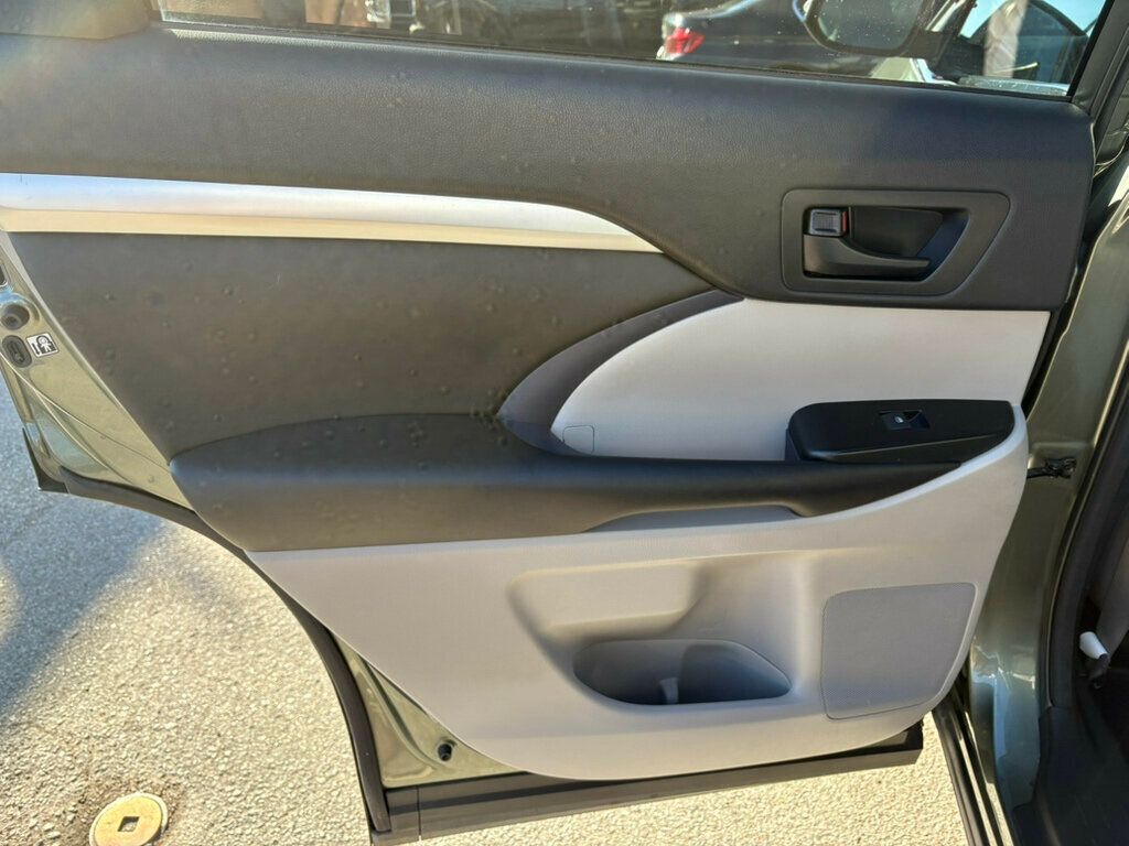 2017 Toyota Highlander LocalTrade/LE/V6/AWD/DynamicRadarCruiseControl/BackupCamera - 22951303 - 19