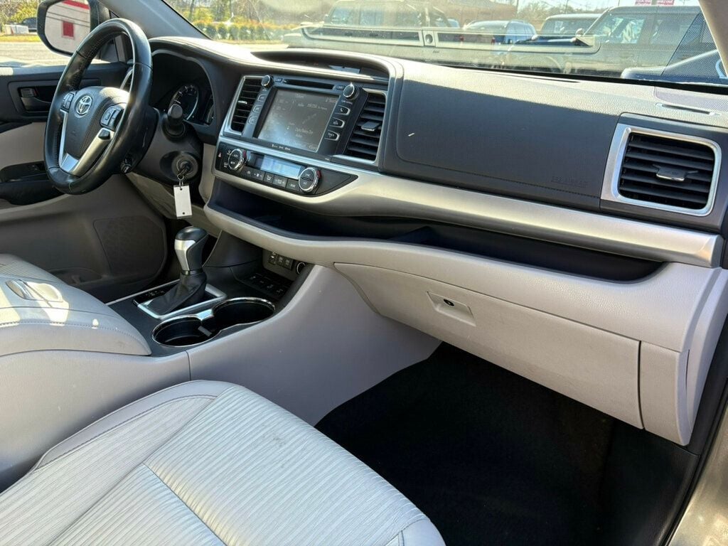 2017 Toyota Highlander LocalTrade/LE/V6/AWD/DynamicRadarCruiseControl/BackupCamera - 22951303 - 26
