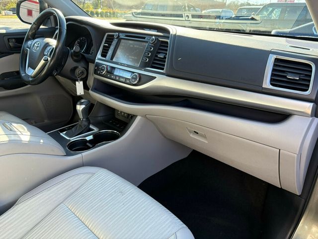 2017 Toyota Highlander LocalTrade/LE/V6/AWD/DynamicRadarCruiseControl/BackupCamera - 22951303 - 26