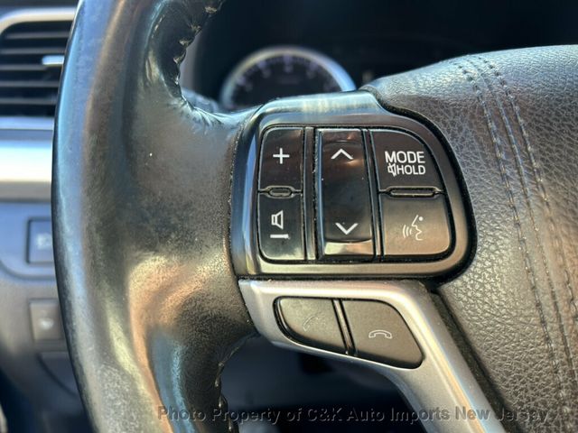 2017 Toyota Highlander NAVI SYS! BACK-UP CAMERA! 2ND ROW BUCKET SEATS! HTD FRONT SEATS - 23097448 - 39
