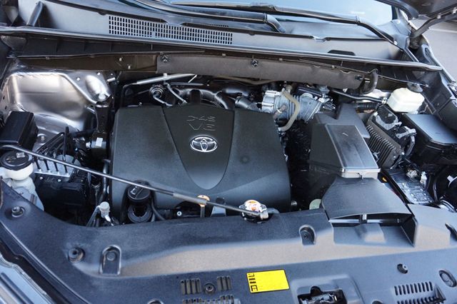 2017 Toyota Highlander SE, THIRD ROW SEATING, LEATHER SEATS, MOON ROOF - 22960405 - 10