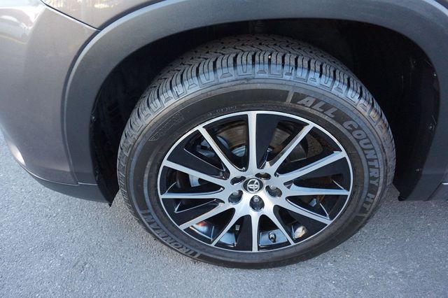 2017 Toyota Highlander SE, THIRD ROW SEATING, LEATHER SEATS, MOON ROOF - 22960405 - 12