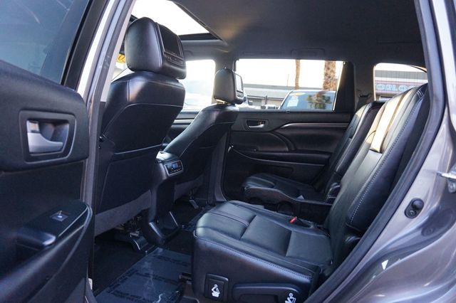 2017 Toyota Highlander SE, THIRD ROW SEATING, LEATHER SEATS, MOON ROOF - 22960405 - 18