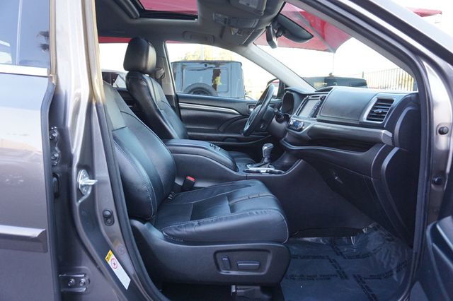 2017 Toyota Highlander SE, THIRD ROW SEATING, LEATHER SEATS, MOON ROOF - 22960405 - 20