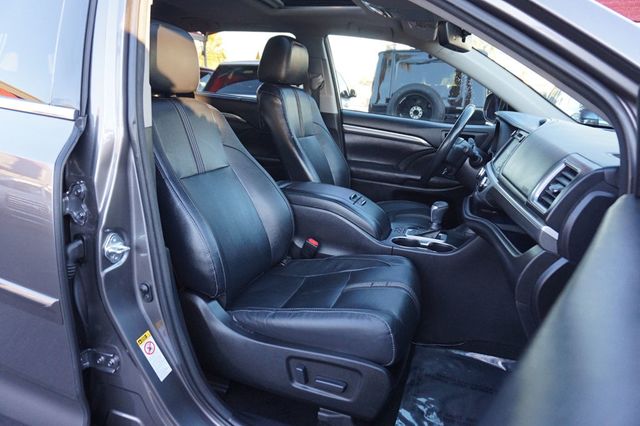 2017 Toyota Highlander SE, THIRD ROW SEATING, LEATHER SEATS, MOON ROOF - 22960405 - 21
