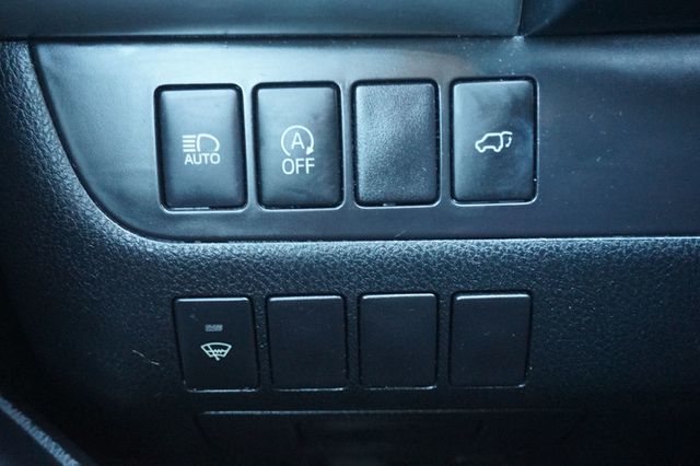 2017 Toyota Highlander SE, THIRD ROW SEATING, LEATHER SEATS, MOON ROOF - 22960405 - 25