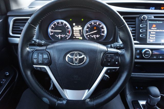 2017 Toyota Highlander SE, THIRD ROW SEATING, LEATHER SEATS, MOON ROOF - 22960405 - 26