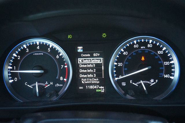 2017 Toyota Highlander SE, THIRD ROW SEATING, LEATHER SEATS, MOON ROOF - 22960405 - 27