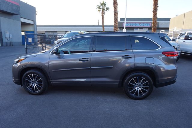 2017 Toyota Highlander SE, THIRD ROW SEATING, LEATHER SEATS, MOON ROOF - 22960405 - 2