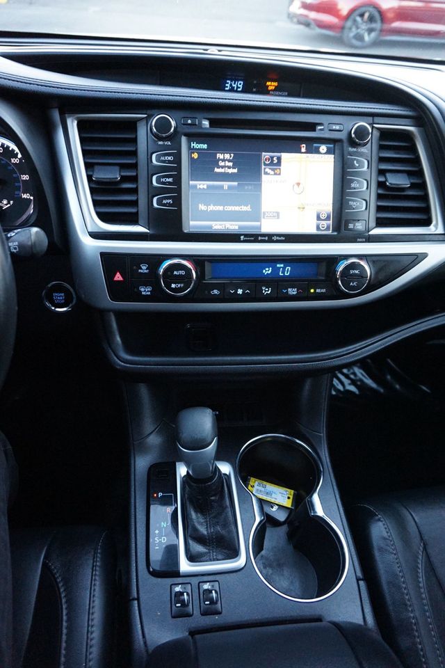 2017 Toyota Highlander SE, THIRD ROW SEATING, LEATHER SEATS, MOON ROOF - 22960405 - 29