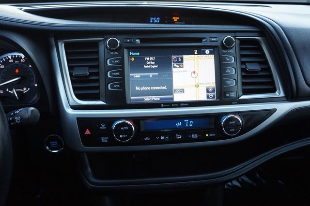 2017 Toyota Highlander SE, THIRD ROW SEATING, LEATHER SEATS, MOON ROOF - 22960405 - 30