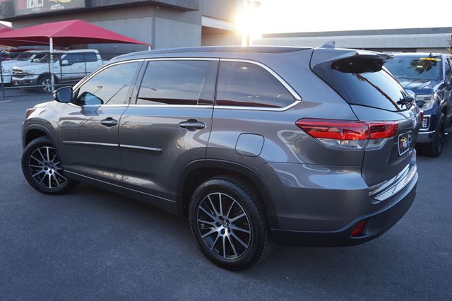 2017 Toyota Highlander SE, THIRD ROW SEATING, LEATHER SEATS, MOON ROOF - 22960405 - 3