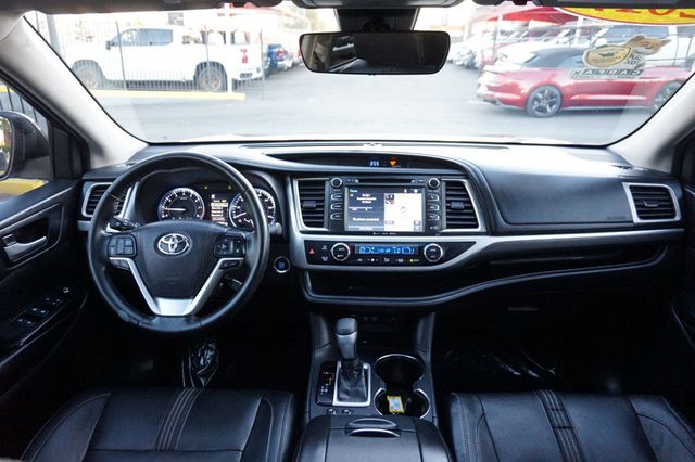 2017 Toyota Highlander SE, THIRD ROW SEATING, LEATHER SEATS, MOON ROOF - 22960405 - 43