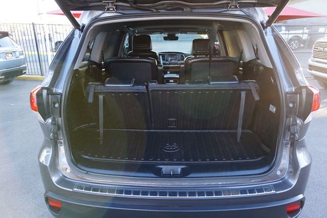 2017 Toyota Highlander SE, THIRD ROW SEATING, LEATHER SEATS, MOON ROOF - 22960405 - 7