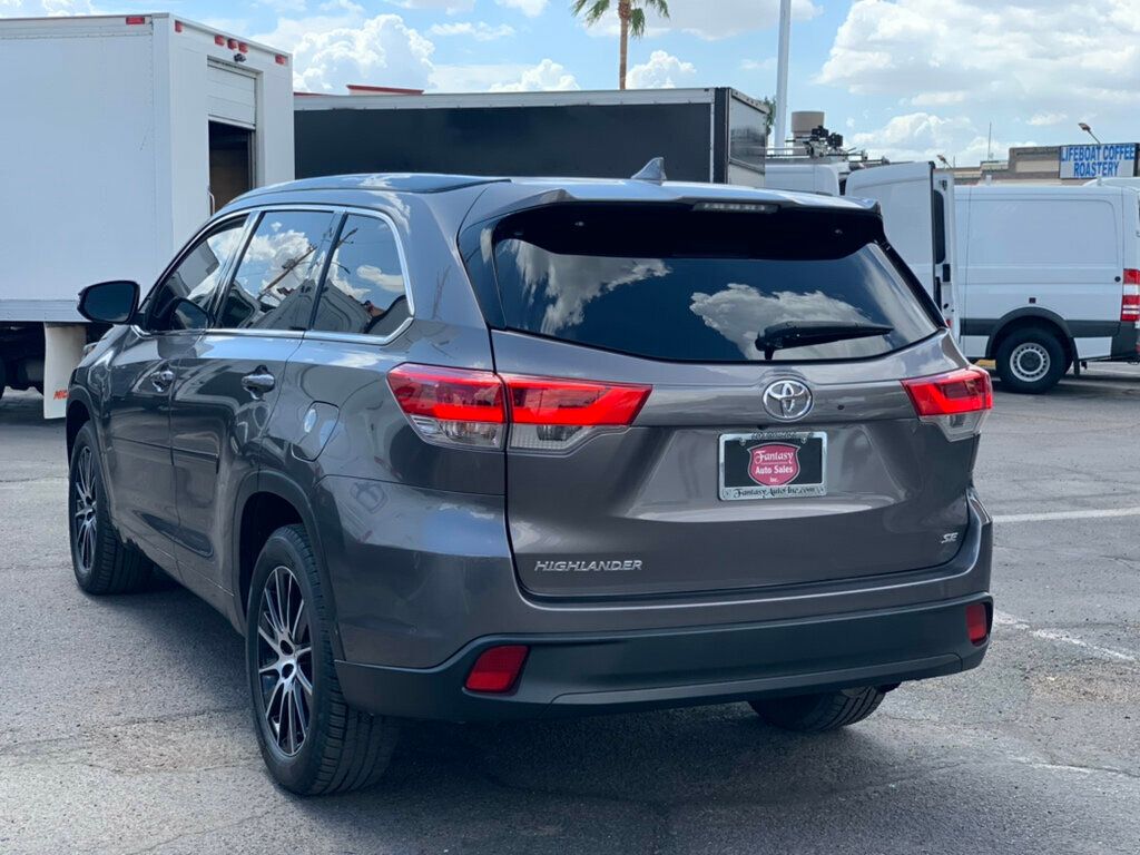 2017 Toyota Highlander SE photo 9
