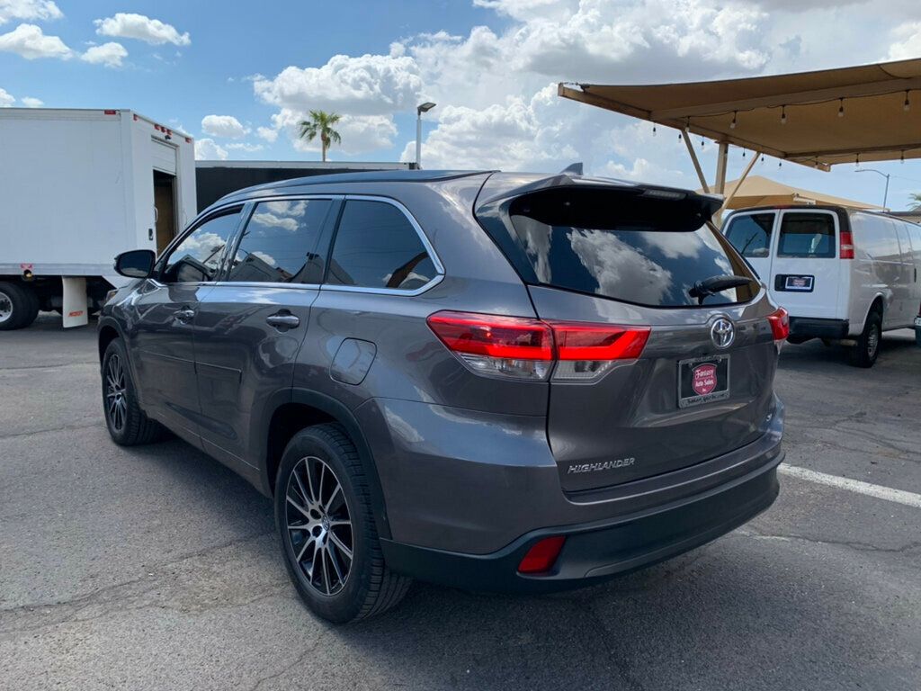 2017 Toyota Highlander SE photo 10
