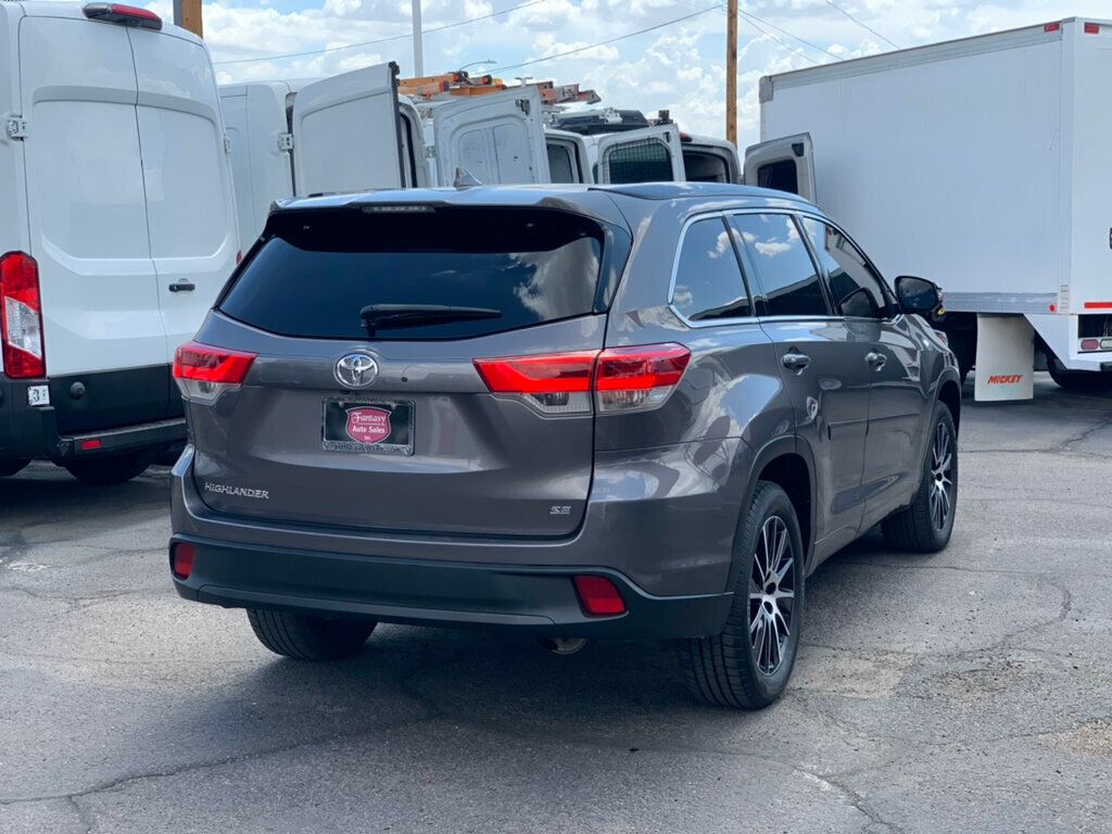 2017 Toyota Highlander SE photo 12