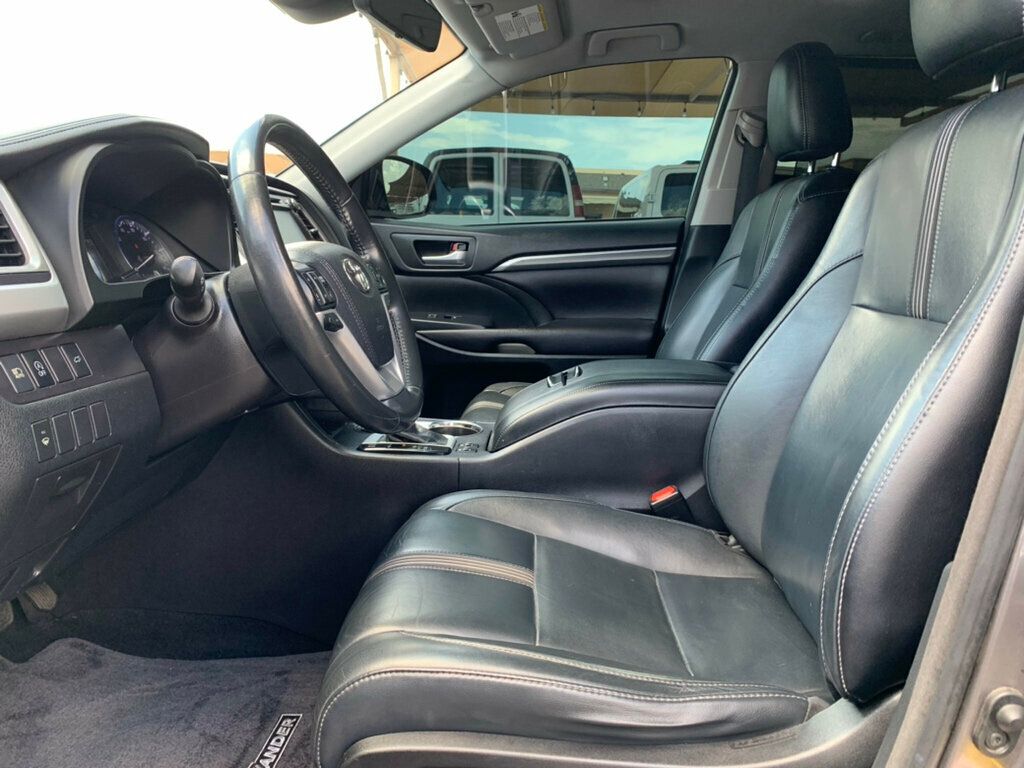 2017 Toyota Highlander SE photo 15
