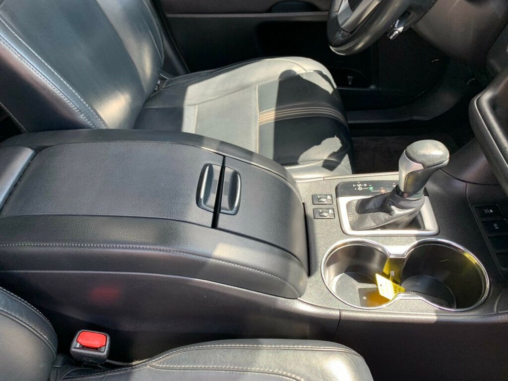 2017 Toyota Highlander SE photo 23