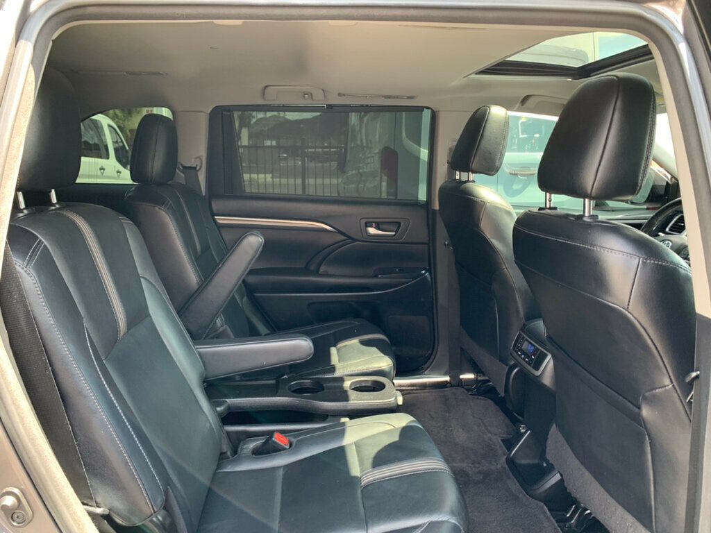2017 Toyota Highlander SE photo 36