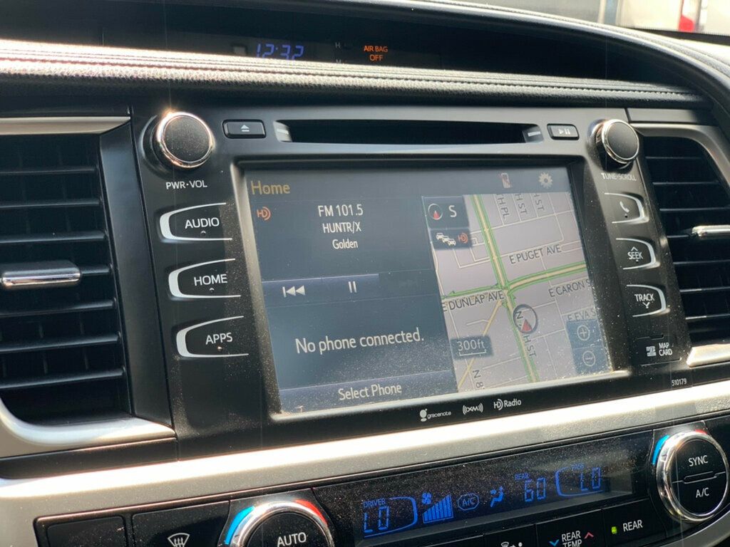 2017 Toyota Highlander SE photo 4