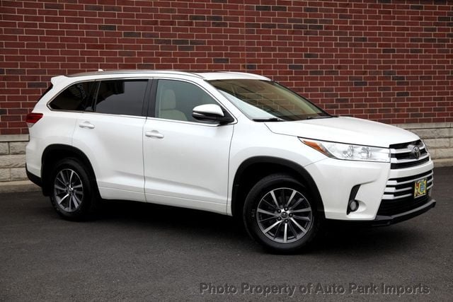 2017 Toyota Highlander XLE V6 AWD - 22777451 - 10