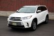 2017 Toyota Highlander XLE V6 AWD - 22777451 - 16