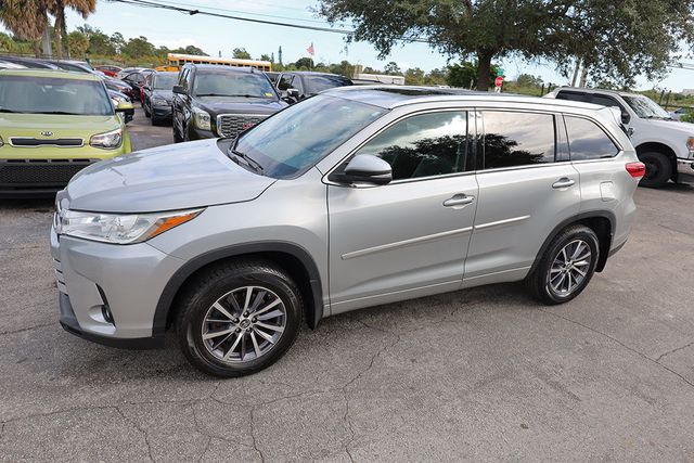 2017 TOYOTA HIGHLANDER XLE V6 AWD - 22938358 - 39