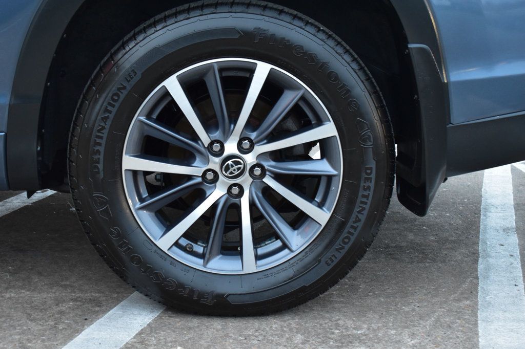 2017 Toyota Highlander XLE V6 AWD - 22937665 - 10