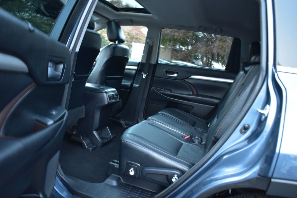 2017 Toyota Highlander XLE V6 AWD - 22937665 - 19