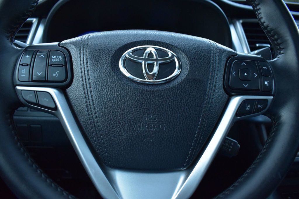 2017 Toyota Highlander XLE V6 AWD - 22937665 - 28