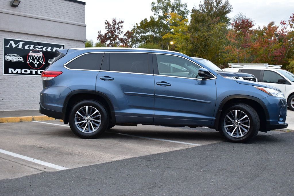 2017 Toyota Highlander XLE V6 AWD - 22937665 - 3