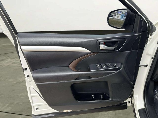 2017 Toyota Highlander XLE V6 AWD - 22963914 - 9