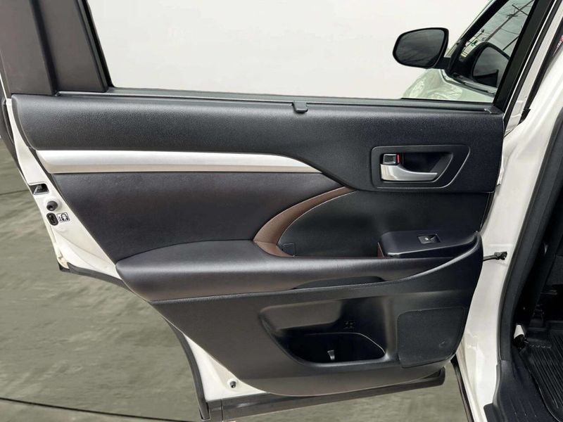 2017 Toyota Highlander XLE V6 AWD - 22963914 - 11