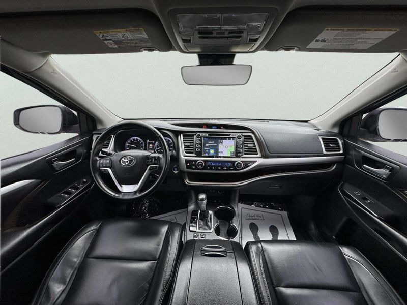 2017 Toyota Highlander XLE V6 AWD - 22963914 - 18